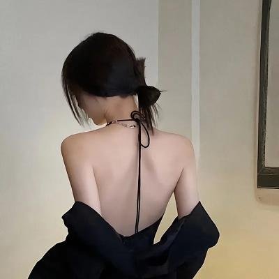 骑自行车的女人